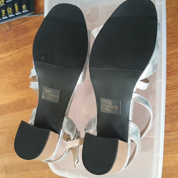Angel Steps Matalic Sandals Sz 9M NWOT - Picture 5 of 7